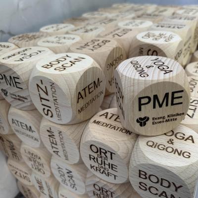 200 Personalisierte 4cm Holzspielwürfel für das Klinikum Essen-Mitte
