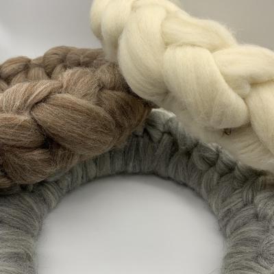 Geflochtener Wollkranz aus deutscher, handgeflochtener Bergschafwolle